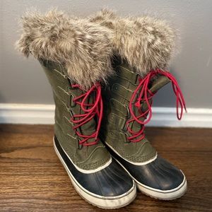 Like new Sorrel Joan of Arctic boots